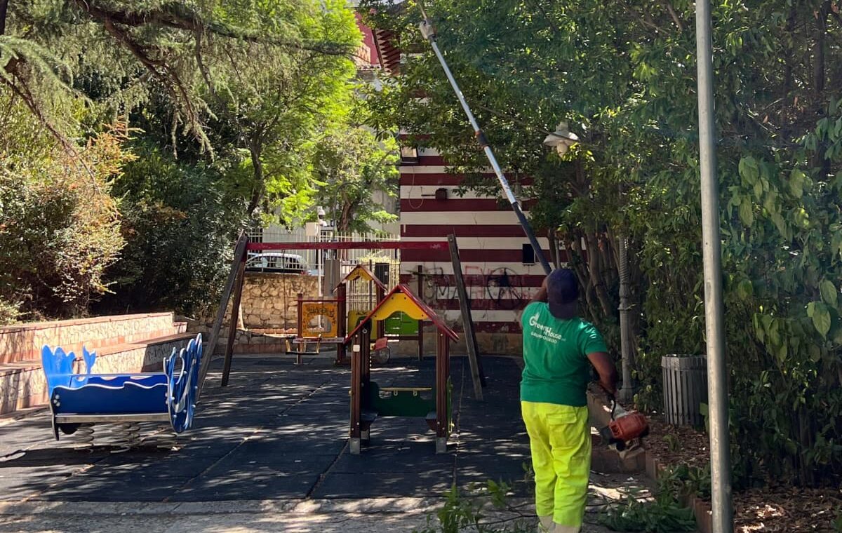Caltanissetta. Villa Cordova, intervento straordinario di manutenzione. L’assessore Mirisola: “Tutelare il decoro per garantire la sicurezza”