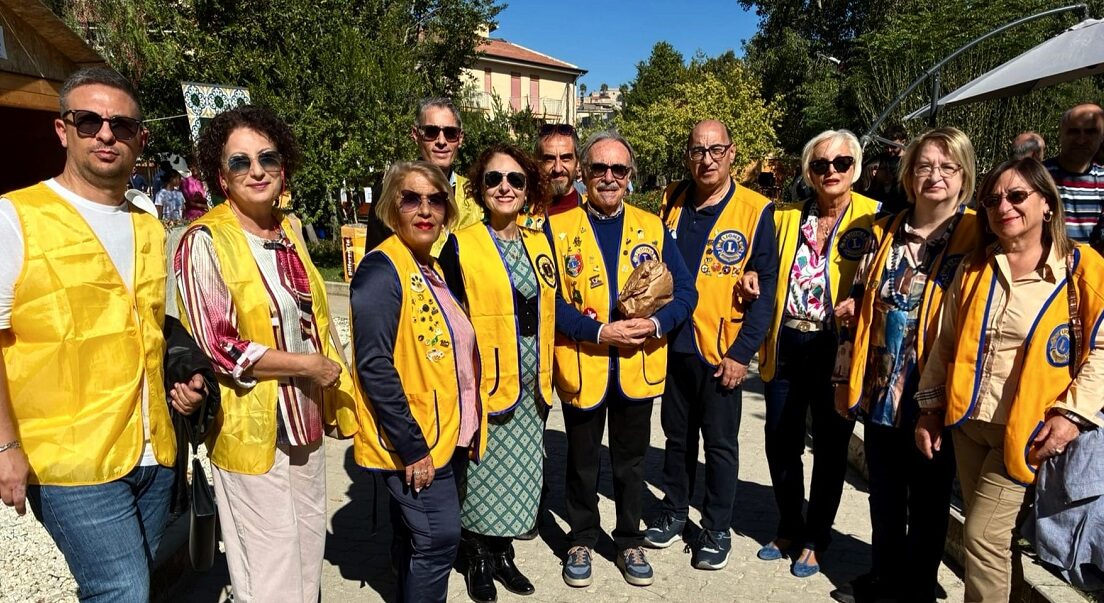 Riesi, i Lions Club uniti per la comunità tra solidarietà e amicizia con la Marcia della pace