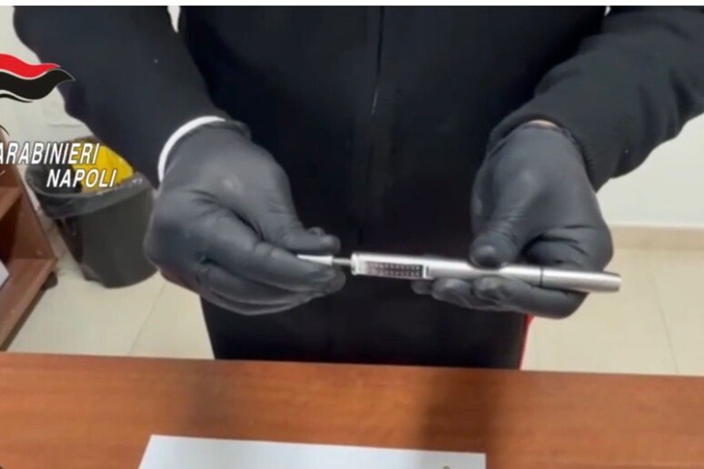Sequestrate dai Carabinieri penne-pistola pronte a uccidere Stile 007