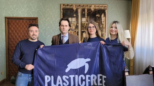 San Cataldo. Firmato protocollo d’intesa tra Comune e Plastic Free per un futuro sostenibile senza plastica