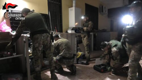 Operazione “Khalipha” a Catania, tecniche militari e riti propiziatori: così la banda metteva a segno le rapine