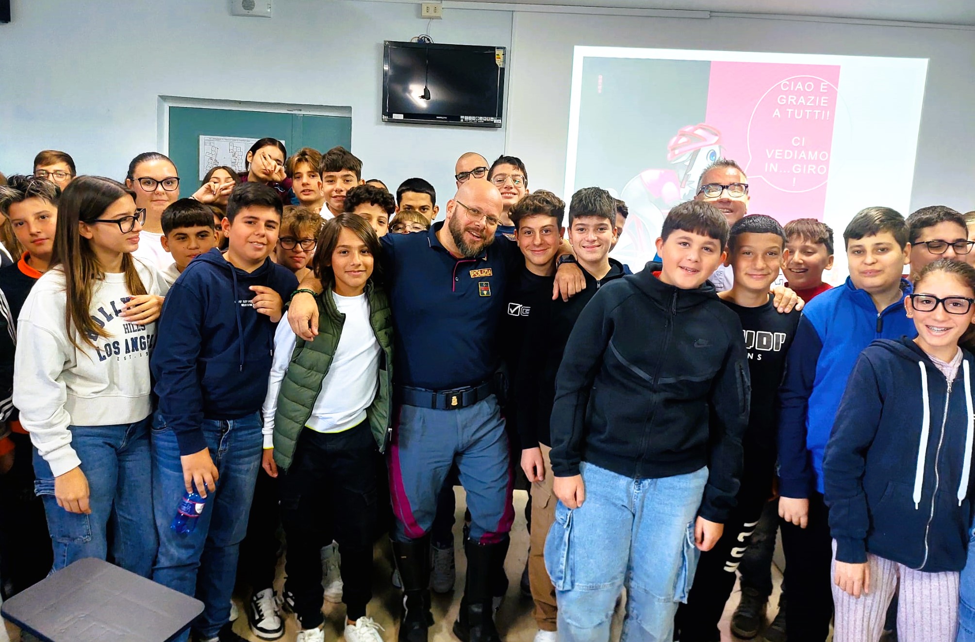 Riesi. Alla Scuola Media “Carducci” la Polizia ha incontrato gli alunni per il progetto “BiciScuola”