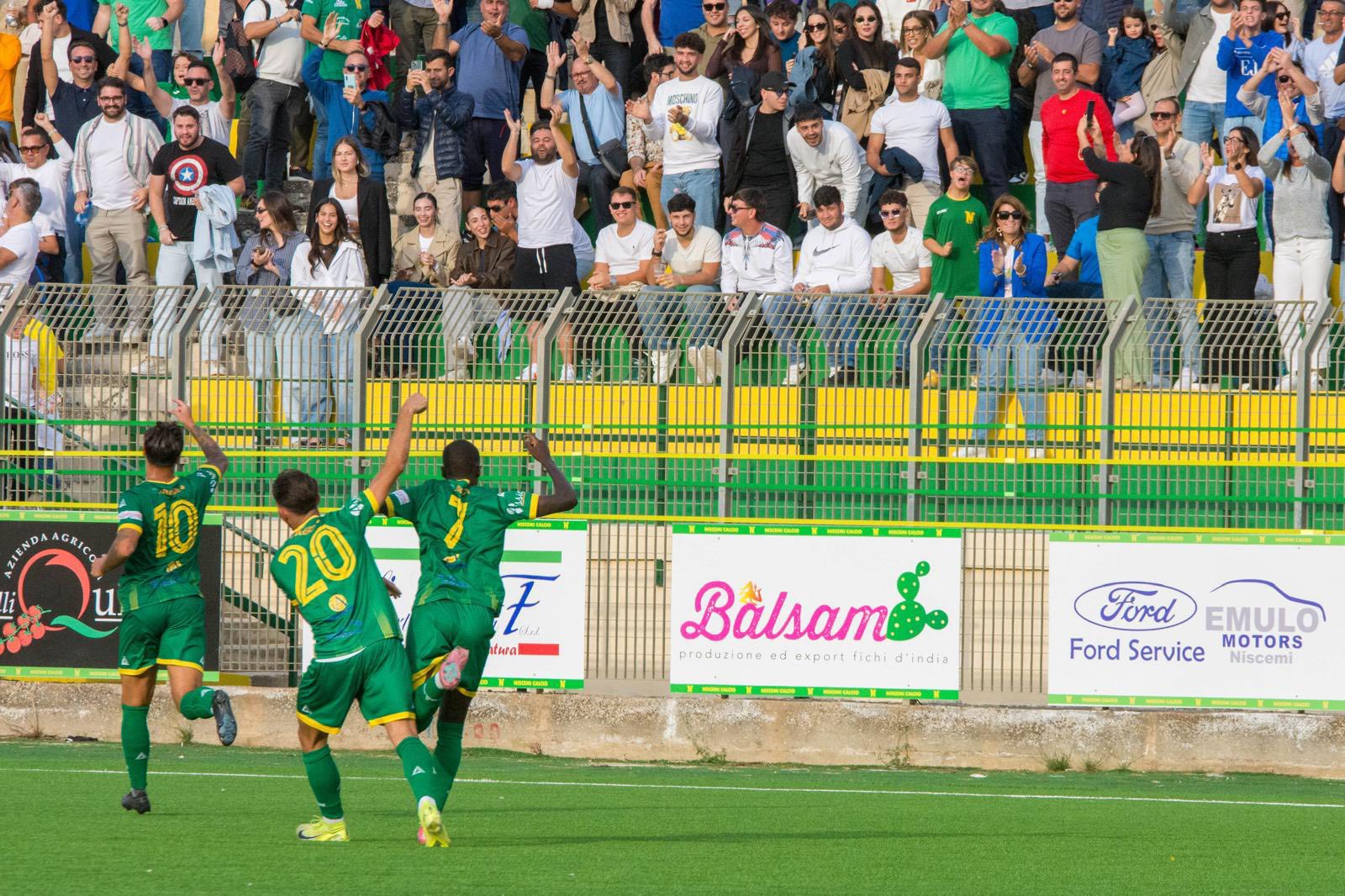 Eccellenza. Il Niscemi perde 2-1 con il Melilli che conquista la 1^ vittoria in campionato: ai gialloverdi non basta il gol di Diaw