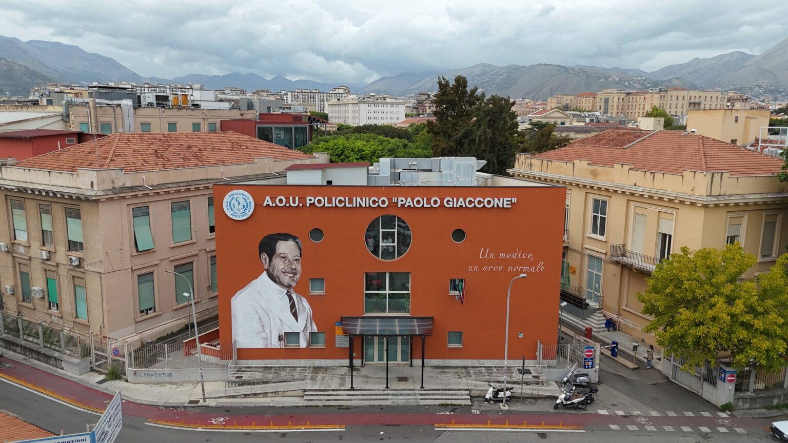 Un murale al Policlinico di Palermo celebra Paolo Giaccone, medico legale ucciso dalla mafia nel 1982