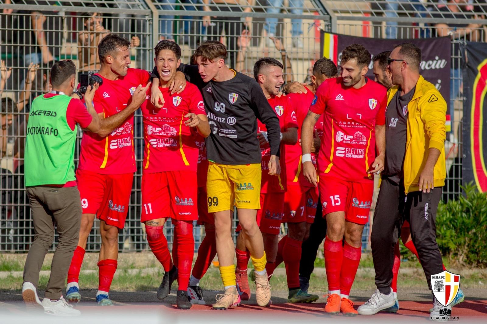 Serie D. Big match per la Nissa al “Tomaselli”: domenica c’è il Messina, fanalino di coda ma con numeri da “grande”