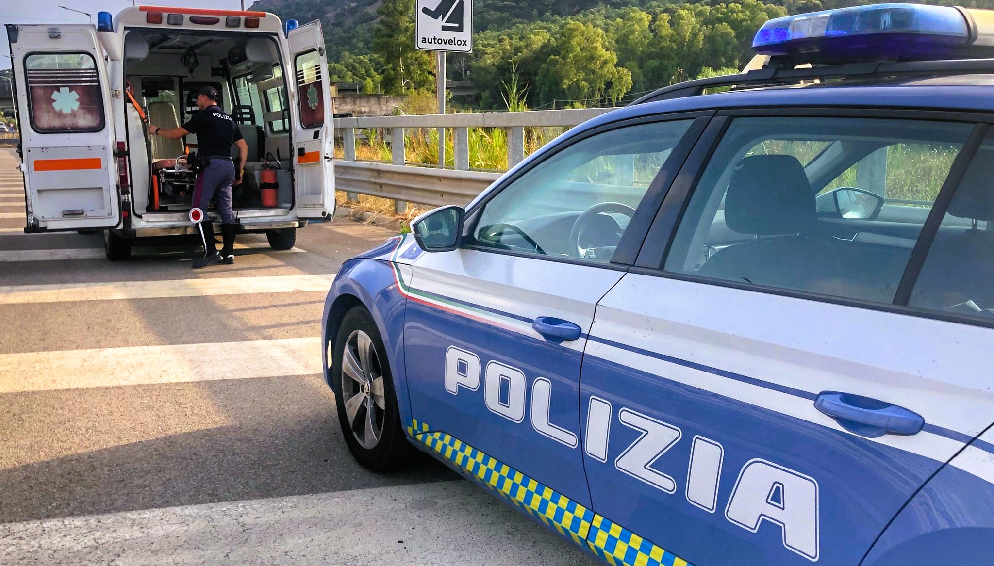 Caltanissetta. Abusa di un’ambulanza privata, autista sanzionato dalla Polizia Stradale con il ritiro della patente di guida