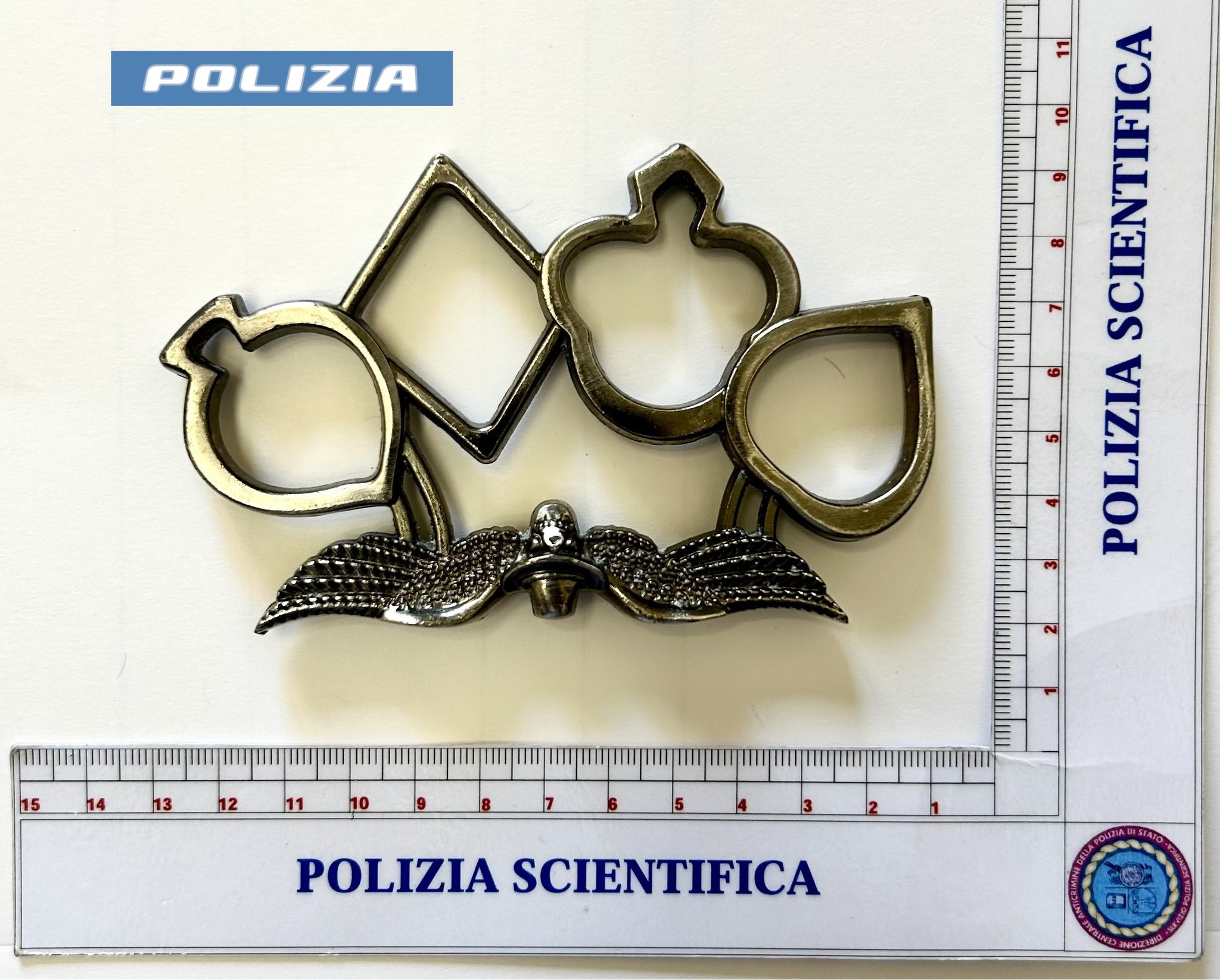 Nel match Acireale – Gela spettatore tenta di entrare allo stadio con un tirapugni nascosto: denunciato dalla Polizia