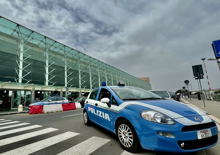 Trova portafogli con 600 euro e documenti nel parcheggio dell’Aeroporto di Catania e lo consegna alla polizia