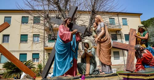 San Cataldo. L’associazione “Giuseppe Amico Medico” apre la sede di Piazza Repubblica per far ammirare il mistero di Gesù che incontra le pie donne