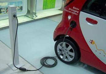Bonus auto elettriche 2025, oggi il click day per gli incentivi: requisiti, come richiederlo