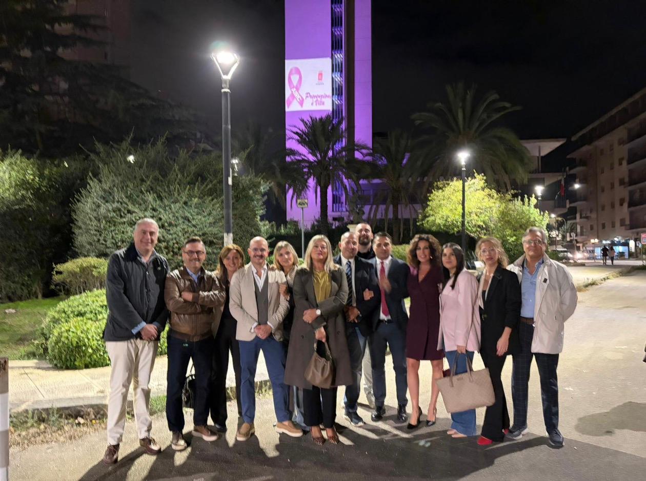 Caltanissetta. “Prevenzione è vita”: l’Archivio di Stato si illumina di rosa per la ricerca per il cancro al seno