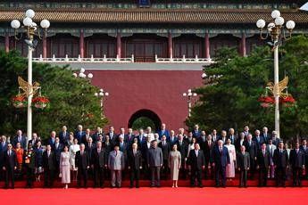 D’Alema e la foto con Putin e Kim a Pechino: “C’era l’80% dell’umanità, isolarli è da coglio…”