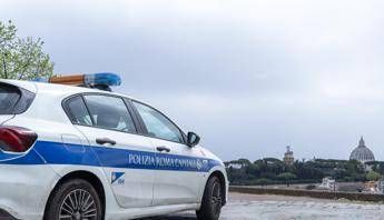 Entra nella chiesa del Gesù a Roma per gettare a terra le statue: bloccato 39enne nigeriano