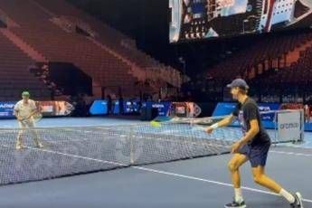 “Fammi giocare due minuti con te”, Sinner sfida… Scanagatta a Riad