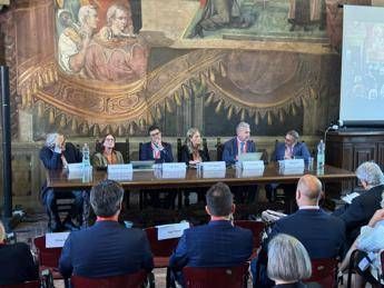 Farmaci, ‘per accesso veloce ed efficace migliorare dialogo Aifa-Regioni’