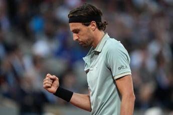 Finale tra cugini a Shanghai: Rinderknech batte Medvedev e raggiunge Vacherot