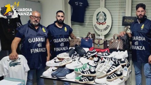 GdF Caltanissetta, controlli alla Festa di San Michele: sequestrati oltre 10.000 prodotti non sicuri e sanzioni