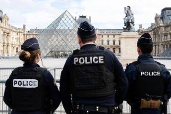 Furto al Louvre, ora i gioielli della Corona rischiano la distruzione: é corsa contro il tempo