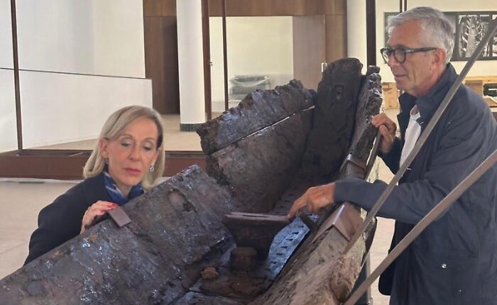 Prende forma la nave greca di Gela scoperta a Bulala nel 1988: in corso i lavori di ricostruzione e montaggio dei legni del relitto