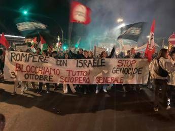“Giù le mani dalla Flotilla”, scatta la mobilitazione: da Milano a Napoli manifestanti pro Pal in piazza