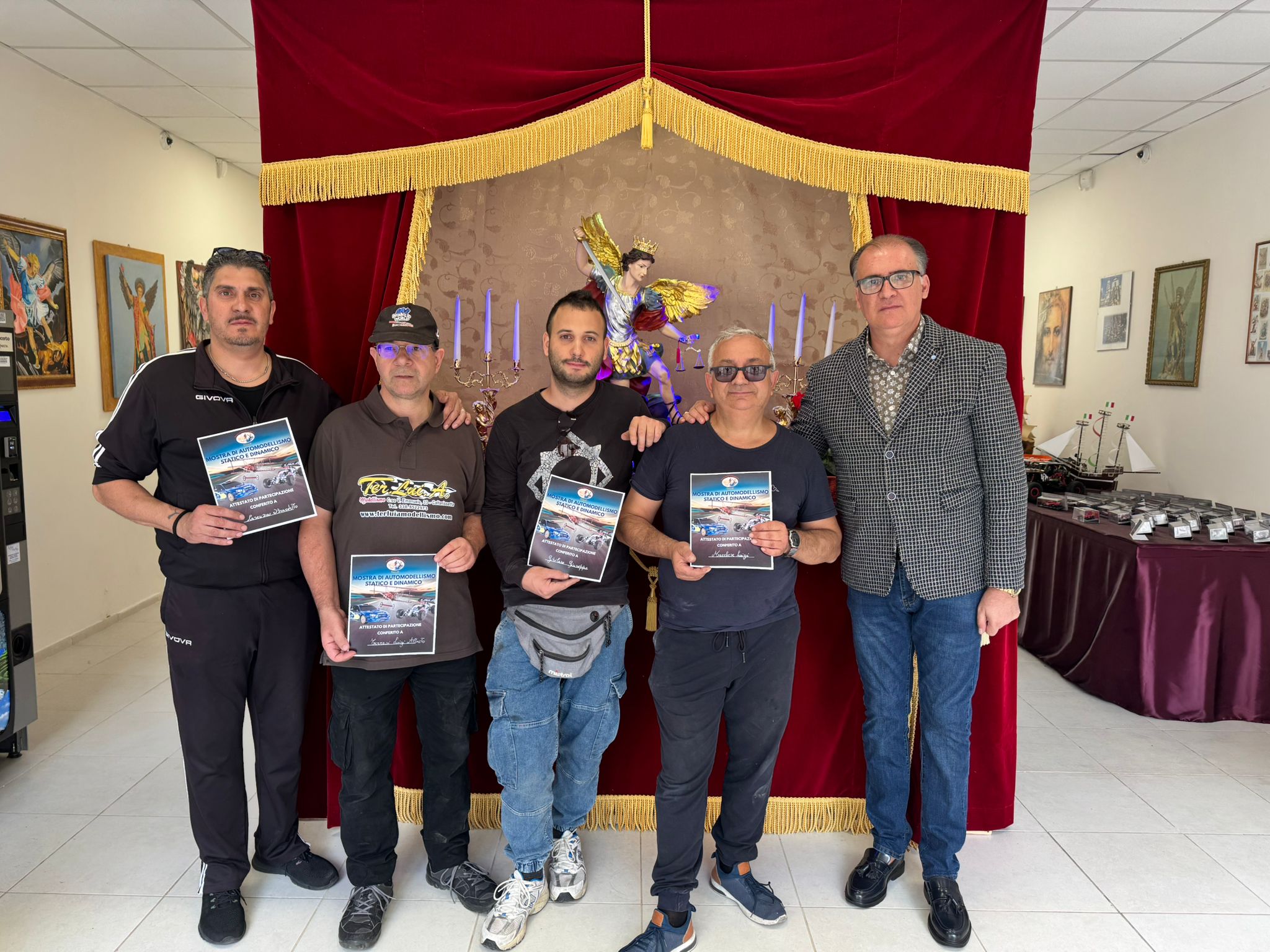 Automodellismo, il corso Umberto di Caltanissetta accoglie tra emozioni e sorrisi l’iniziativa organizzata dall’Associazione Presepisti Nisseni