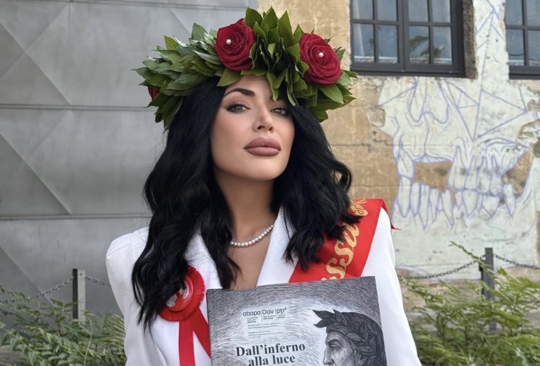 Caltanissetta. Giovane  nissena omaggia la Divina Commedia di Dante Alighieri con la sua tesi di laurea