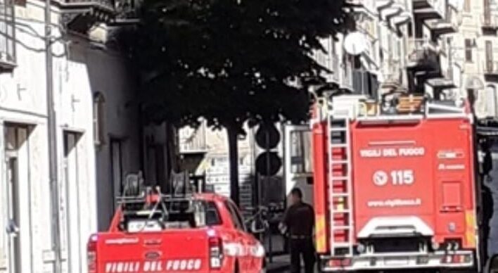 Caltanissetta, via Redentore chiusa al traffico per il ritrovamento di una valigetta sospetta