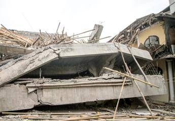 Indonesia, scuola crollata a Giava: “Nessun segno di vita”