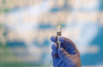 Influenza, Sanofi: “Vaccino ad alto dosaggio superiore nel ridurre ricoveri in over 65”