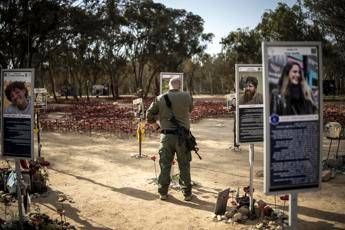 Israele, due anni fa l’attacco del 7/10: cerimonie e manifestazioni per gli ostaggi. Nuovi colloqui in Egitto