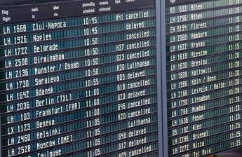 Spagna: 80enne cerca di imbarcarsi su aereo con la moglie morta