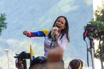 Nobel per la Pace a Maria Corina Machado, leader dell’opposizione venezuelana: “Uno degli esempi più straordinari di coraggio in America Latina”