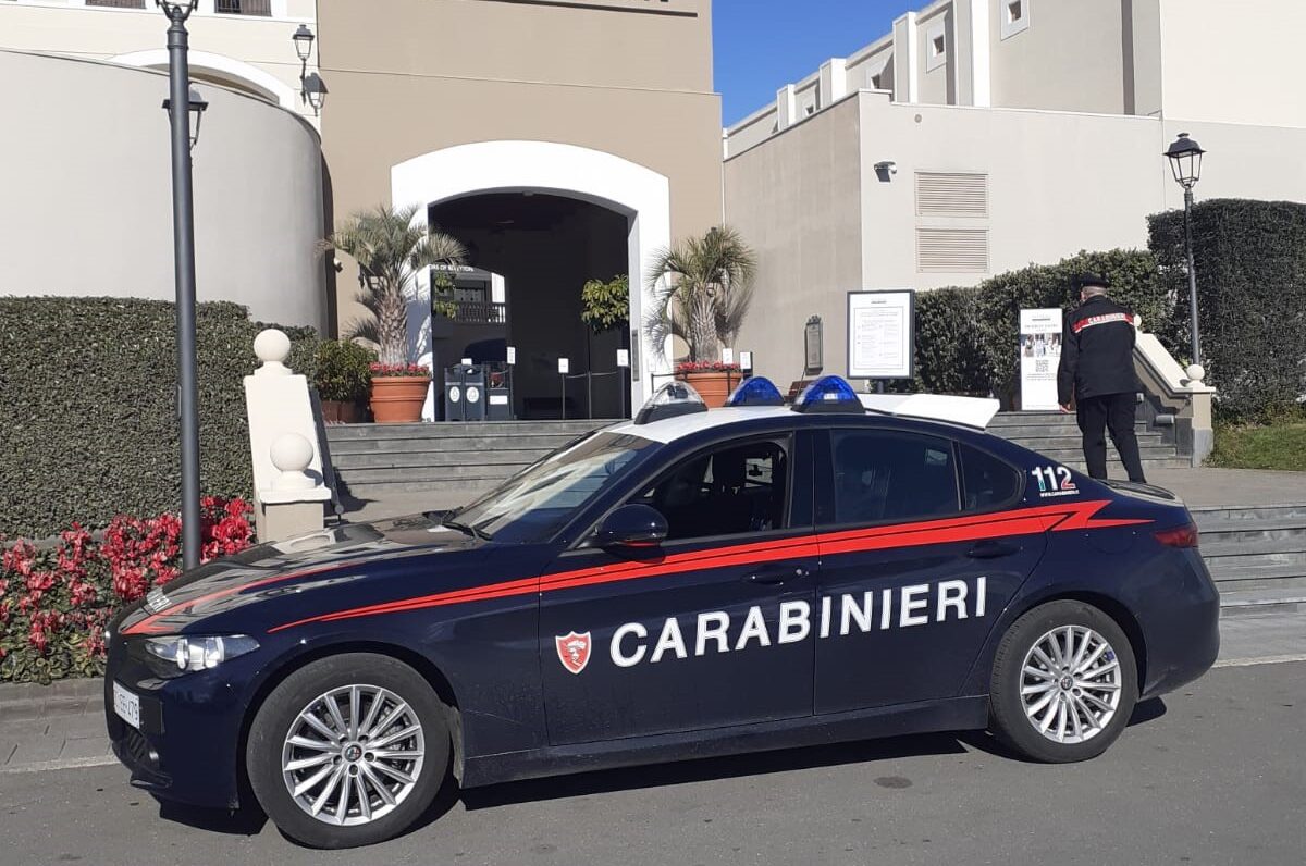 Guida sotto l’effetto di alcool e porto illegale di armi, denunciate dai Carabinieri due persone a Enna e ad Agira