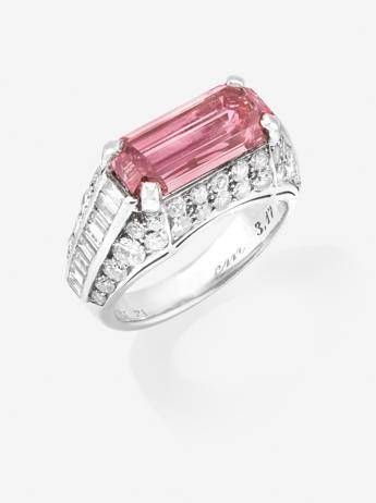 Record a Torino, anello Bulgari con raro diamante rosa venduto per 2,26 milioni