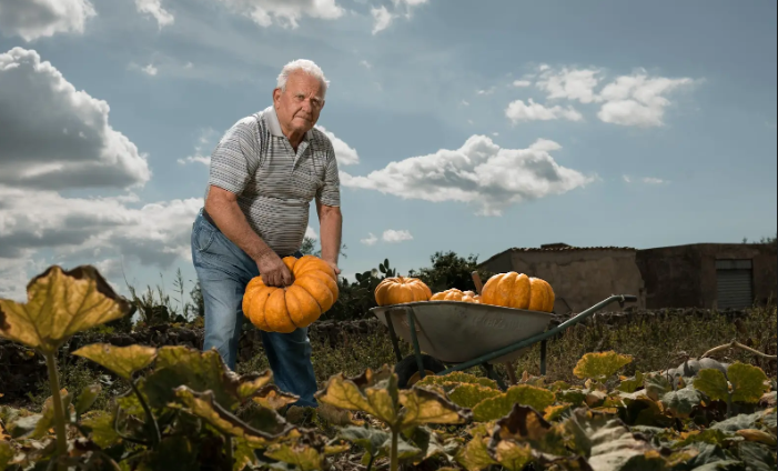“I volti della longevità”, una mostra fotografica di Mauro Posante celebra la forza e la bellezza del tempo: appuntamento l’11 ottobre a Caltabellotta
