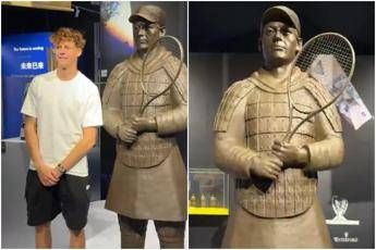 Sinner di… terracotta, Shanghai omaggia Jannik con una statua