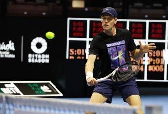 Sinner, ‘rinascita’ al Six Kings Slam. Jannik torna in campo senza manicotto