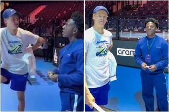 Sinner, tifoso ‘speciale’ al Six Kings Slam. Il siparietto con IShowSpeed