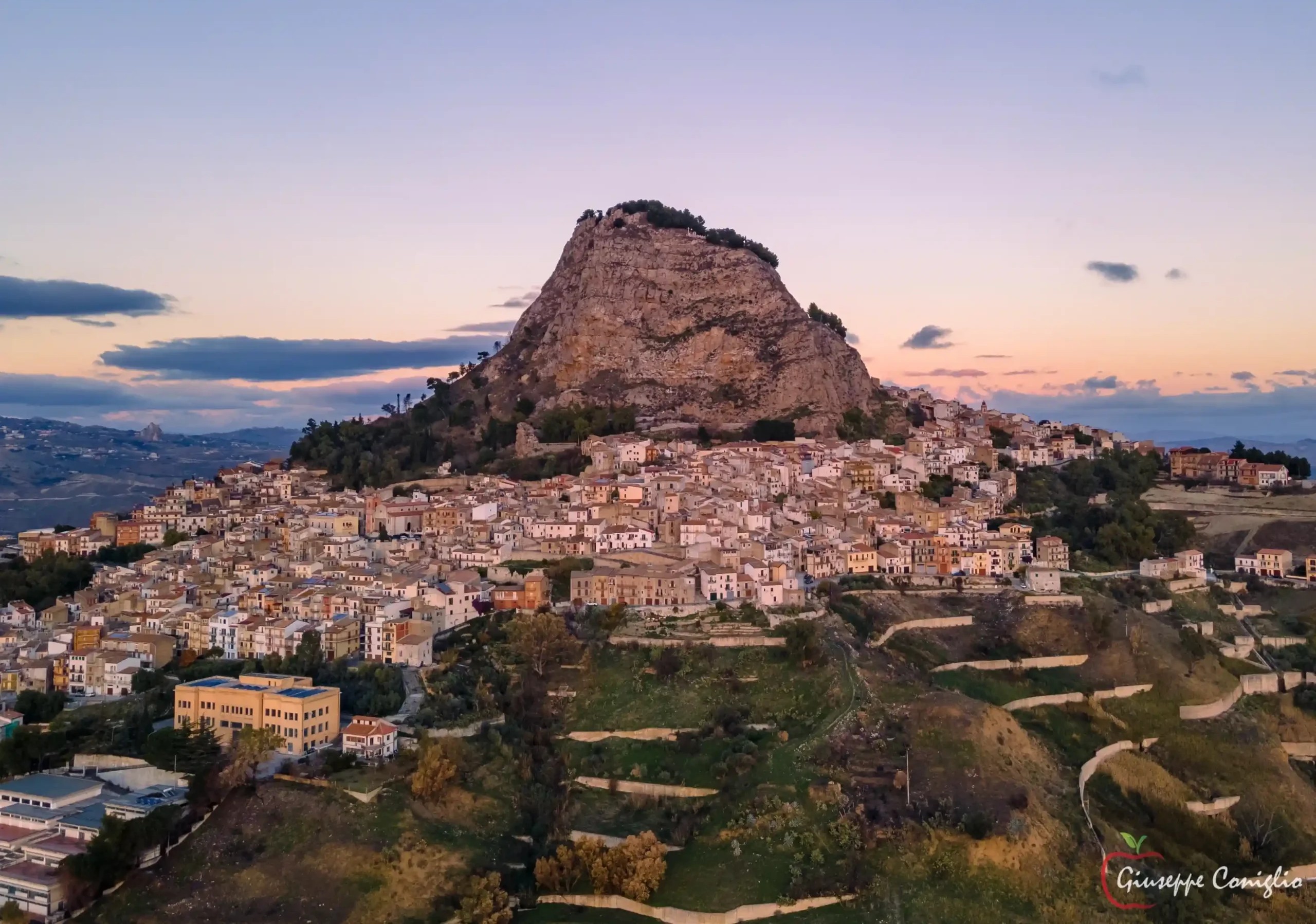 Sutera, venerdì alle 11 consiglio comunale. Trattazione sfiducia al sindaco.