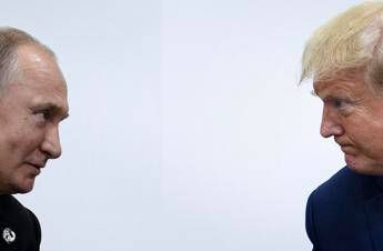 Ucraina, sanzioni sul petrolio e summit rinviato: sorpresa a Mosca per lo ‘strappo’ di Trump