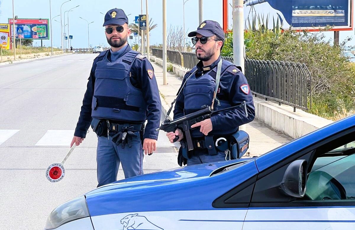 Servizi straordinari di controllo a Gela, sequestrati cinque coltelli detenuti illegalmente e sei denunce per droga e armi