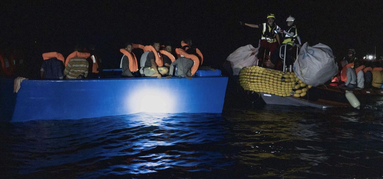 Soccorsi quattro barchini di migranti a Lampedusa, 399 gli ospiti in hotspot
