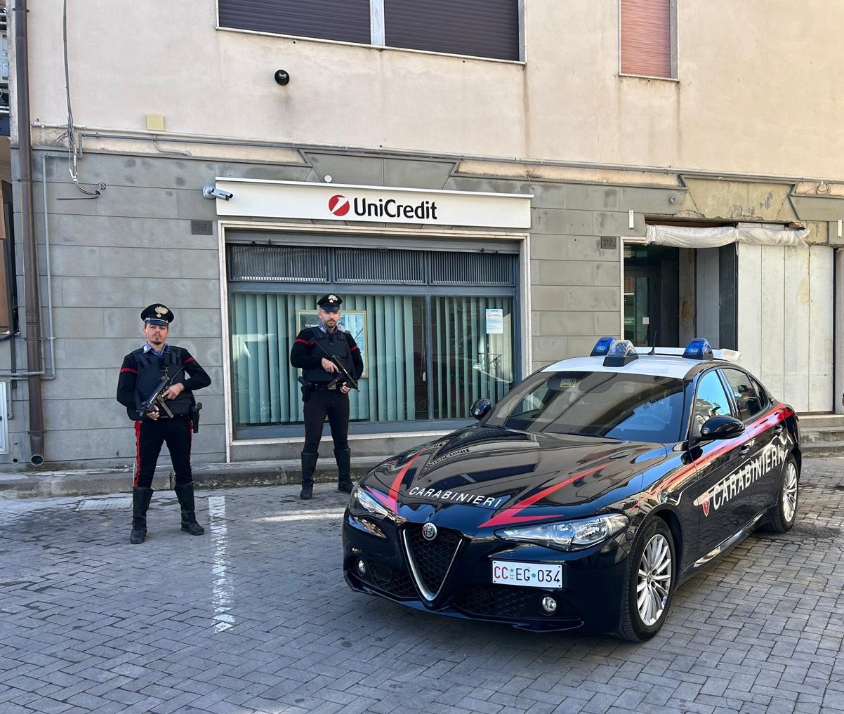 Nell’Ennese malviventi mettono a segno “spaccata” ai danni di un Bancomat: tre arresti dei Carabinieri