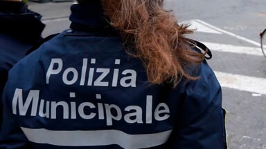 Incendiata auto di una agente di Polizia Municipale a Gela