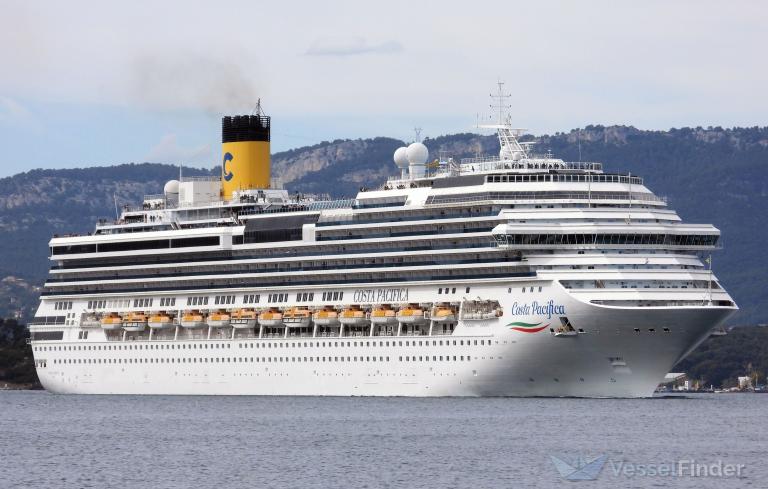 Una turista francese a bordo di una nave in rada al porto di Palermo salvata da una rianimatrice del 118