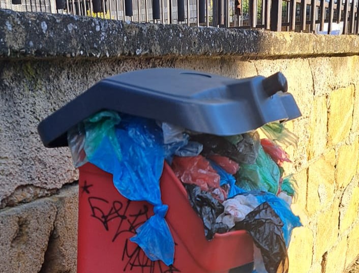 Caltanissetta. Il consigliere Turturici (Futura) segnala: “A Villa Monica cestini non svuotati e cattivi odori”