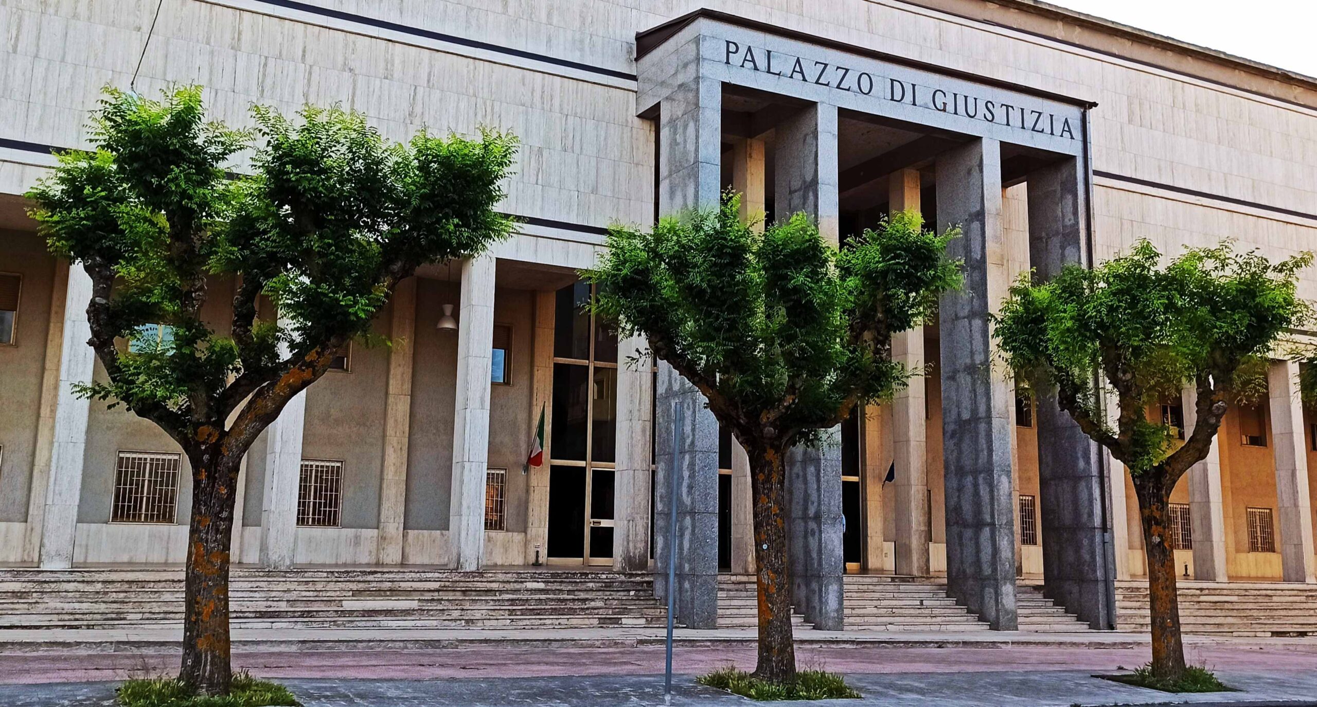 Sedicenne ucciso: convalidati i tre fermi, restano in carcere padre e i suoi 2 figli