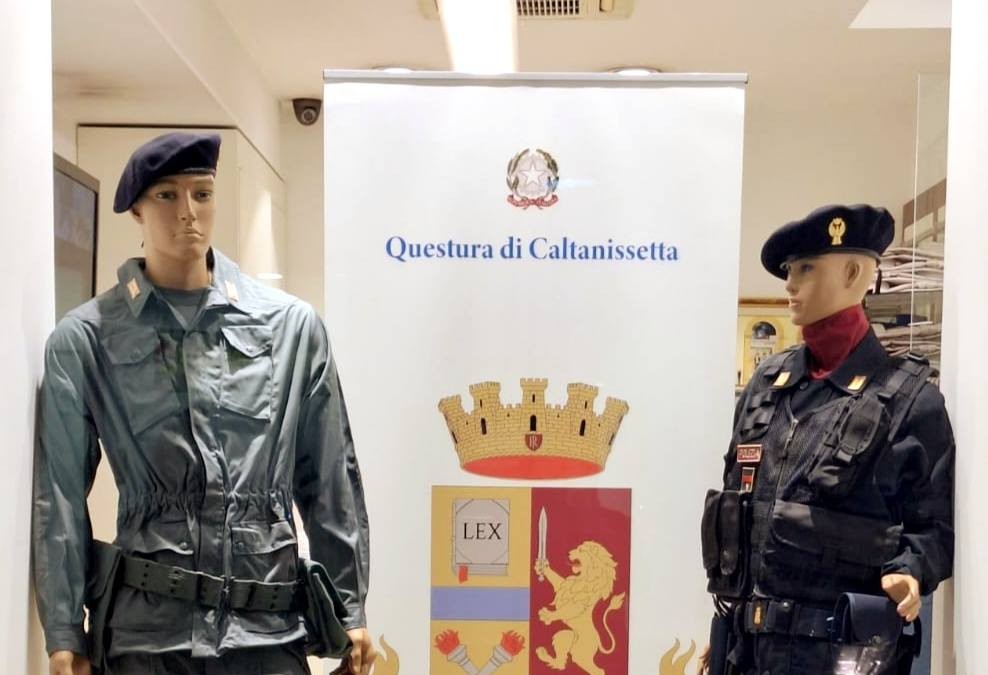 Caltanissetta. Per il 4 novembre uniformi della Polizia di Stato esposte in negozio di abbigliamento
