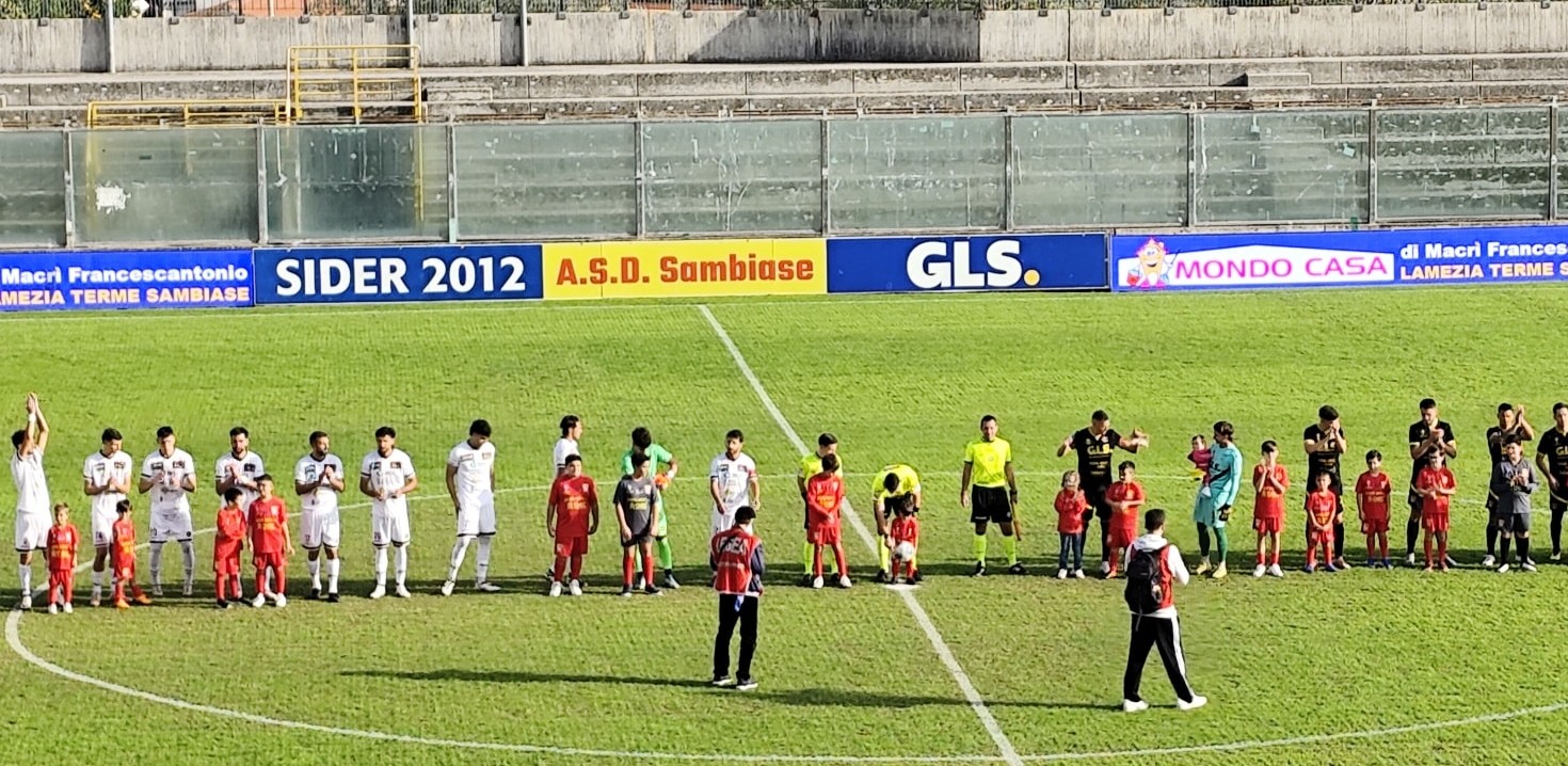Serie D. La Sancataldese sconfitta 2-0 a Sambiase: Costanzo la sblocca e Perricci la chiude; buona prestazione ma ai verdeamaranto è mancato il gol