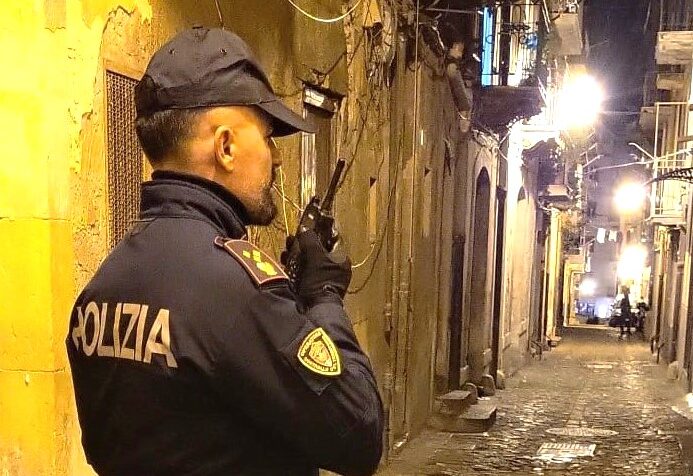 Caltanissetta, controlli della Polizia: perquisizioni e sequestri